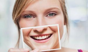 How to smile when taking photos